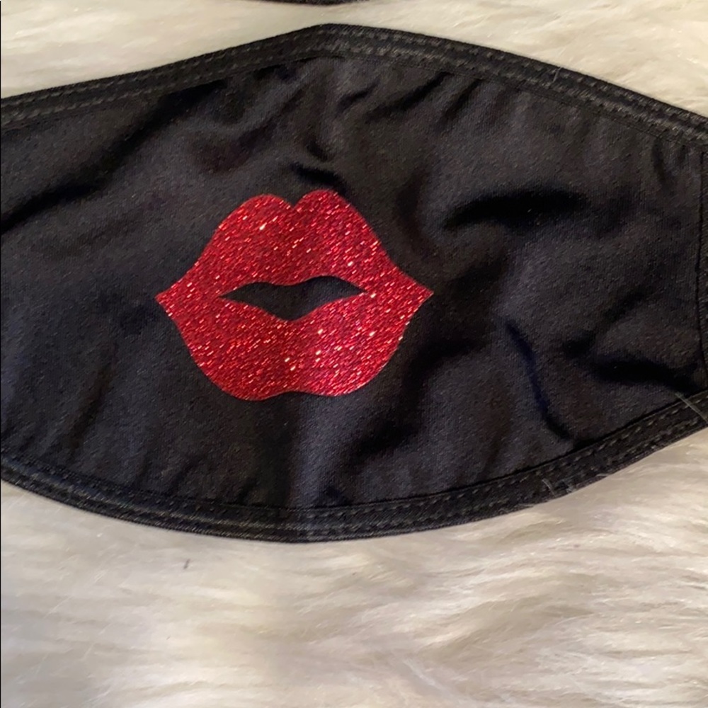 RED GLITTER LIPS - Picture 1 of 8